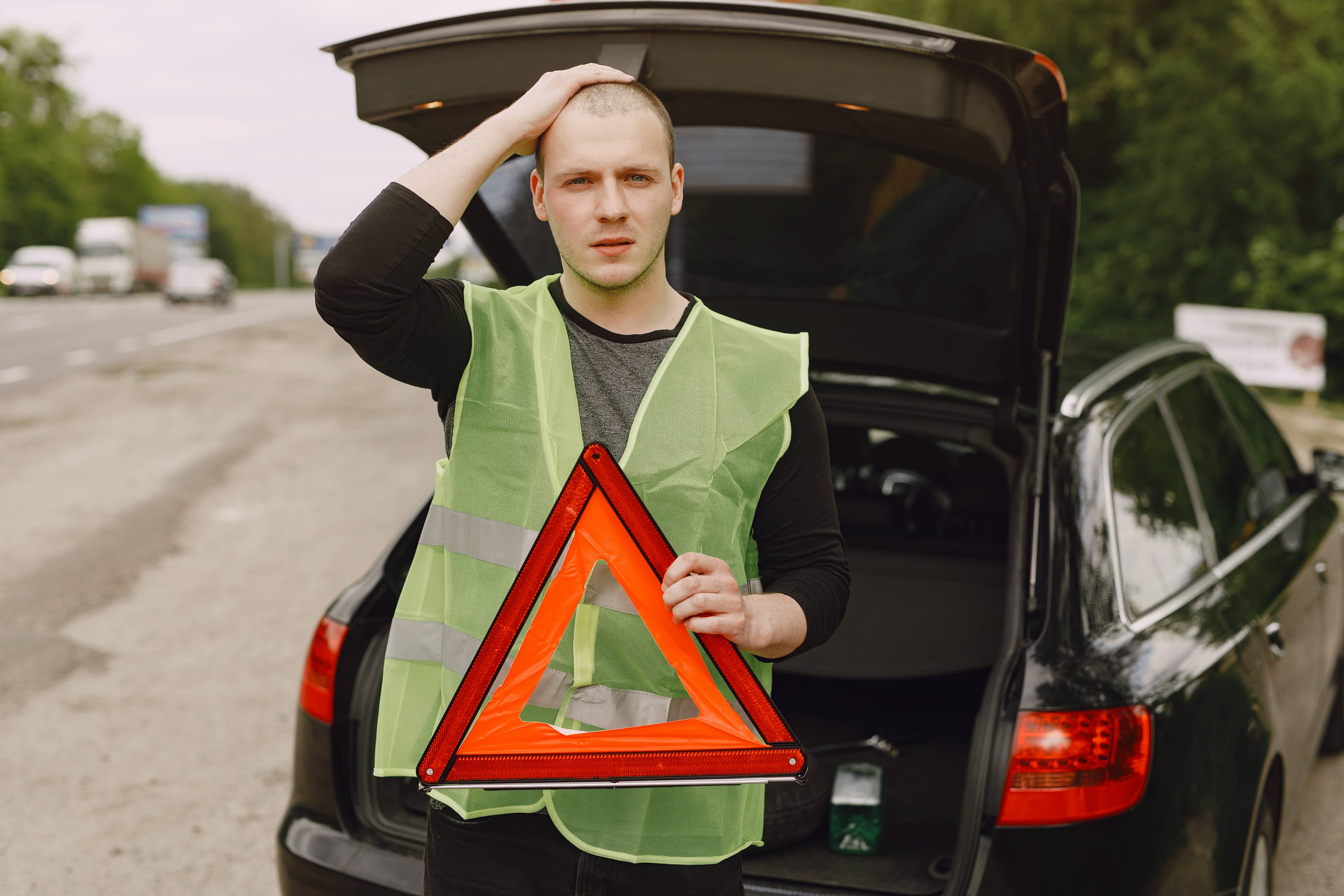 8 artículos esenciales para incluir en el kit de seguridad de tu automóvil